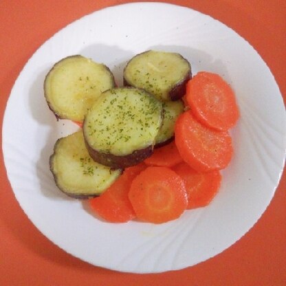 ともトマトマトさん こんばんは♪さつま芋と人参のグラッセ、簡単にとっても美味しく作れました！丸くて可愛いですね☆素敵なレシピありがとうございましたo(^o^)o